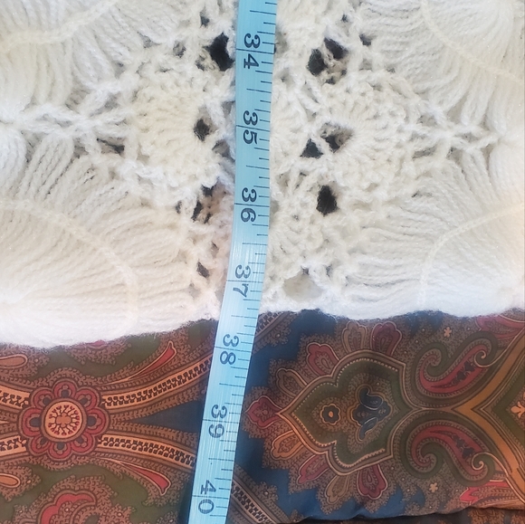 Shawl (Fine Wool-Hand Crochet) - Picture 4 of 5